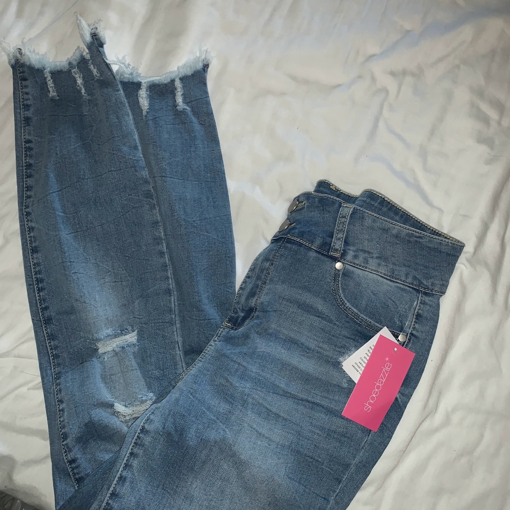 Women's Size 31 Shoe Dazzle Women's Straight Leg Distressed Jeans - Blue